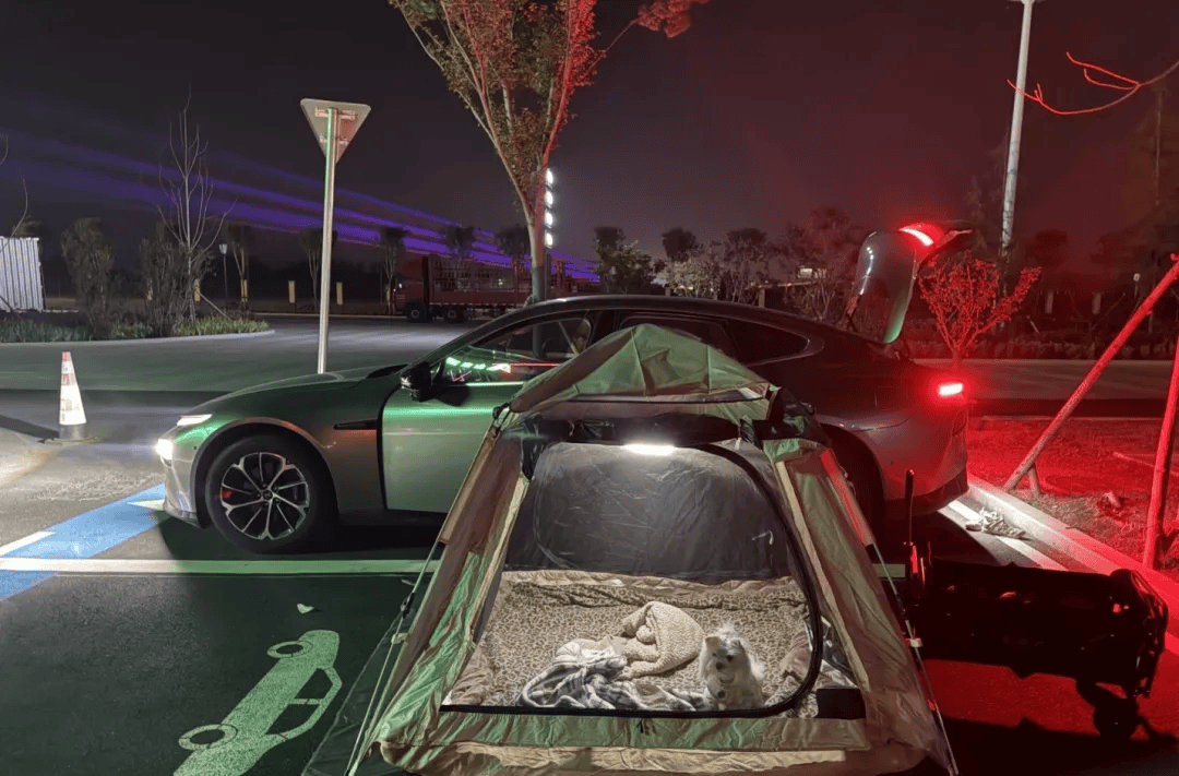 庆期间年轻人旅行掀起“帐篷过夜”热潮不朽情缘游戏手机版不住酒店住帐篷！国(图1)